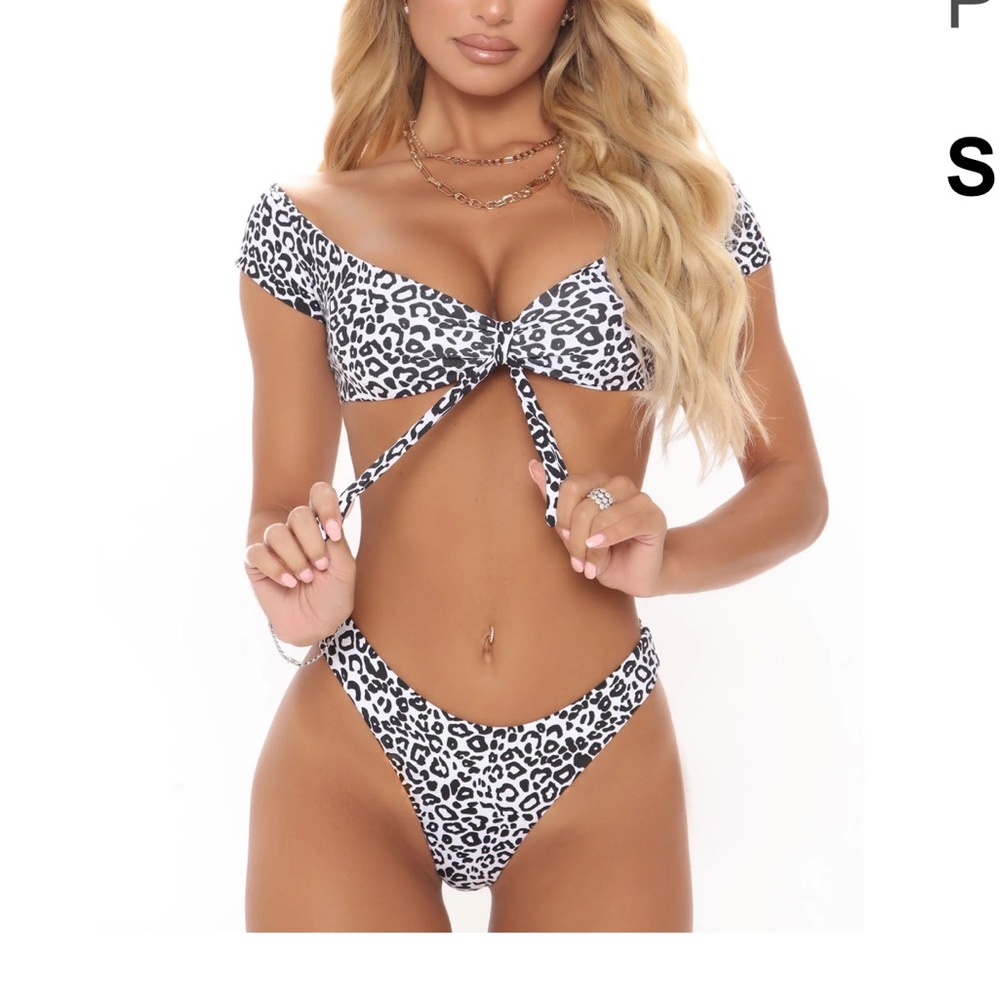 Size small fashion nova off shoulder swimsuit